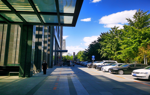  阿朵小镇中式合院正式交付；北国山水间的江南幽境即刻起航