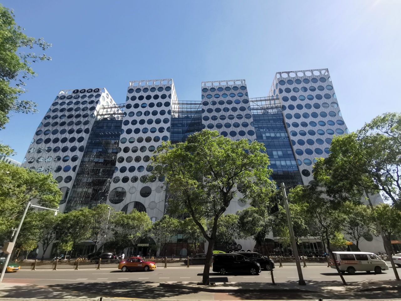 光华路SOHO周边环境