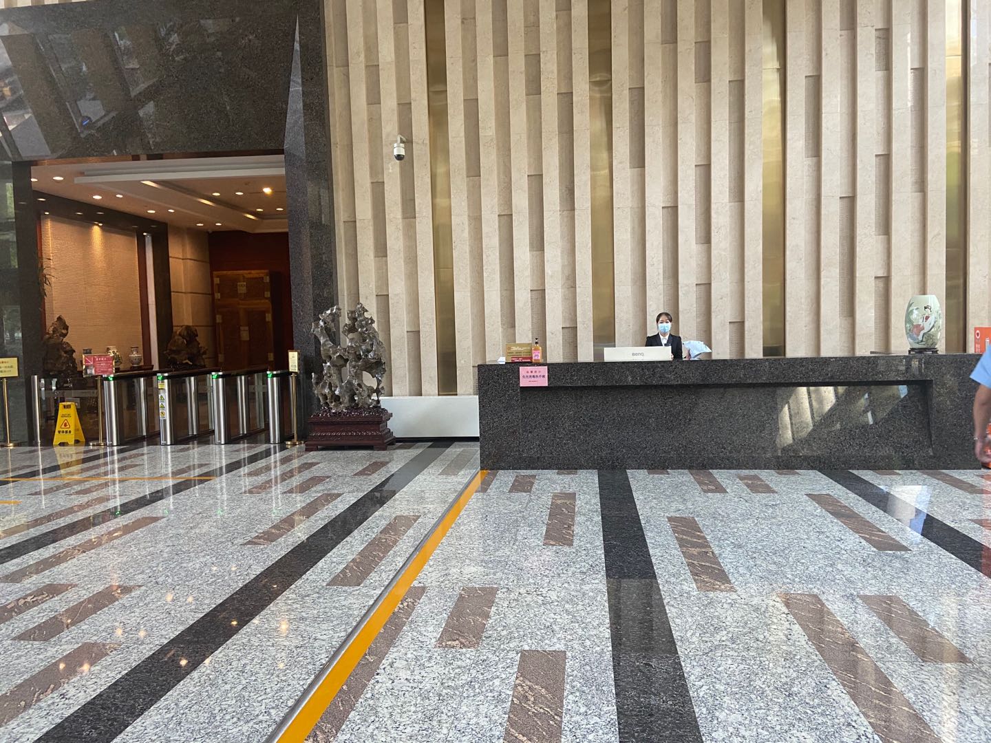 雍贵中心实拍图1