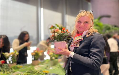 亚洲金融大厦架起国际友谊之桥，同心共度国际劳动妇女节