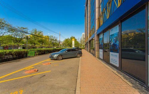 燕莎中心周边环境实拍图2